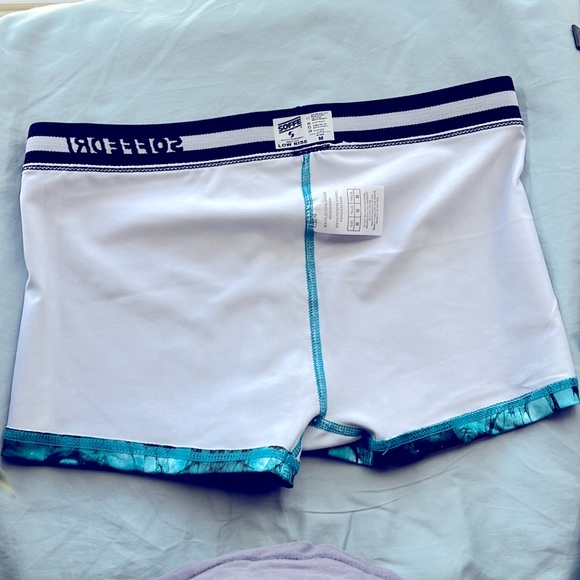 SOFFE DRI Low Rise Turquoise Black Star Athletic Shorts Size Medium - Picture 8 of 8